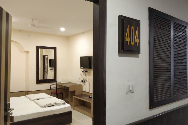 Room 8 of 52