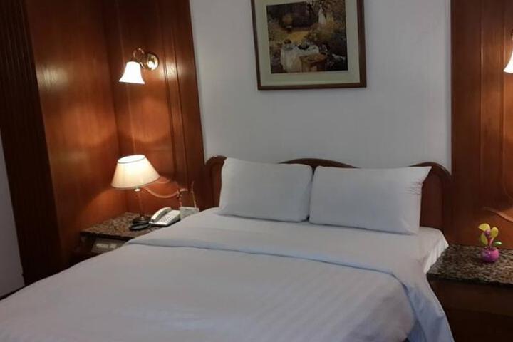 Room 3 of 5