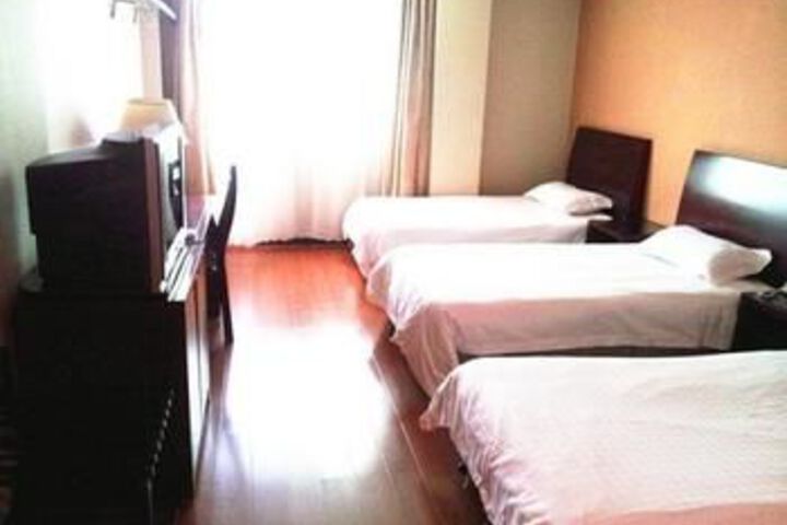 Room 8 of 10