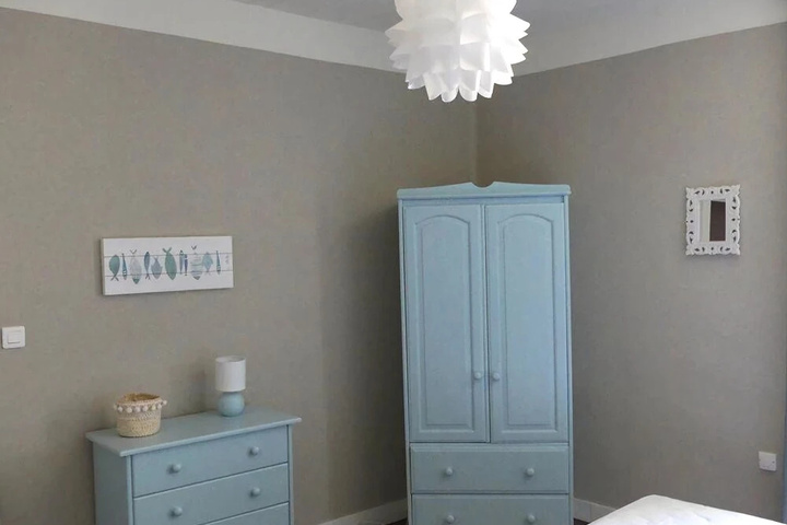 Room 2 of 8