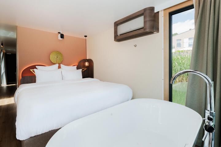 Room 10 of 60