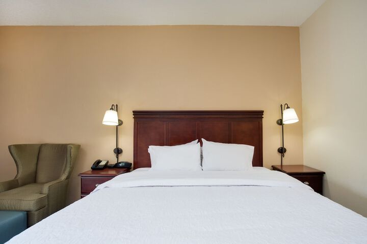 1 King Bed (7 of 10)