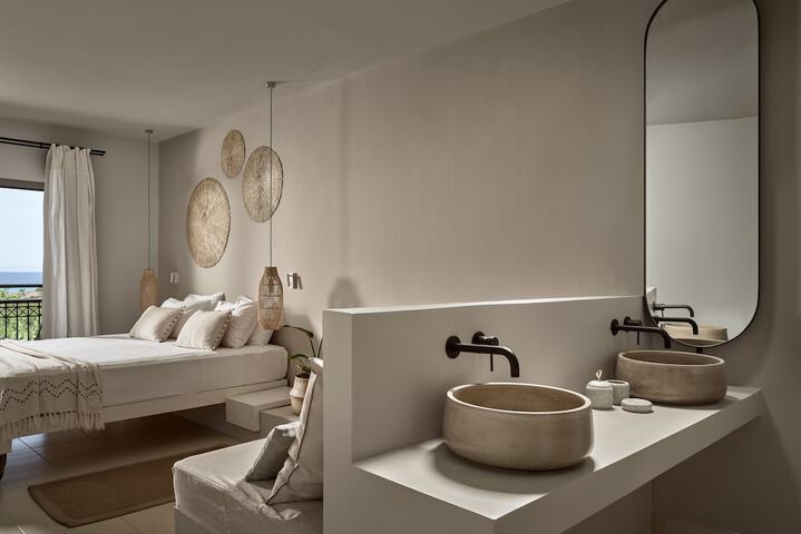 Room 5 of 43