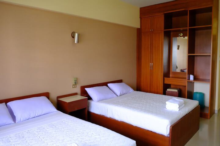 Room 13 of 42