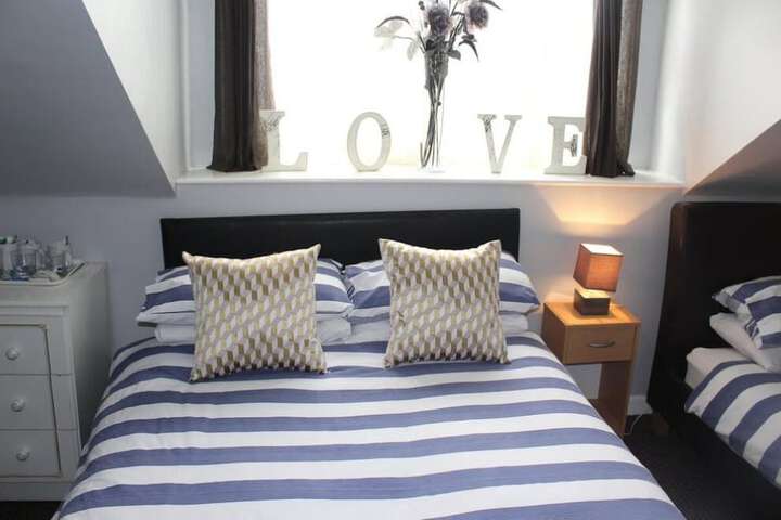 Room 4 of 33