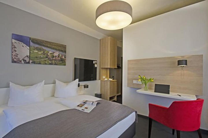 Room 6 of 30