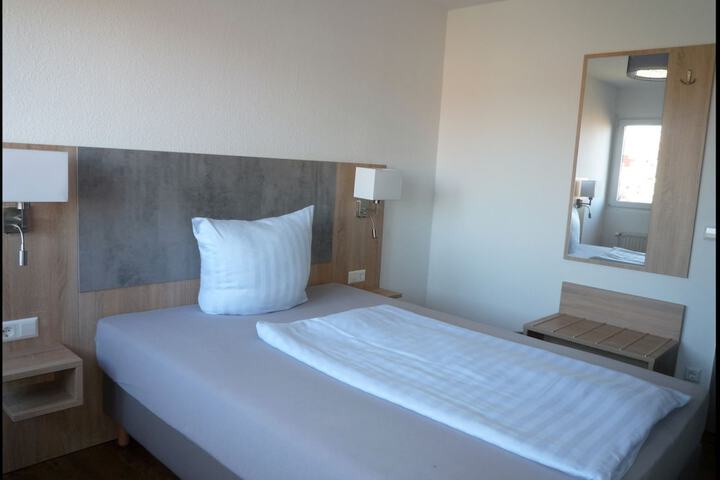 Room 8 of 28