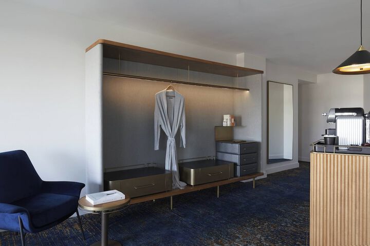 Room 16 of 164