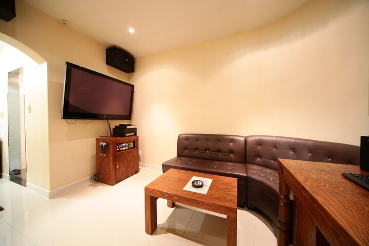 Room 53 of 75