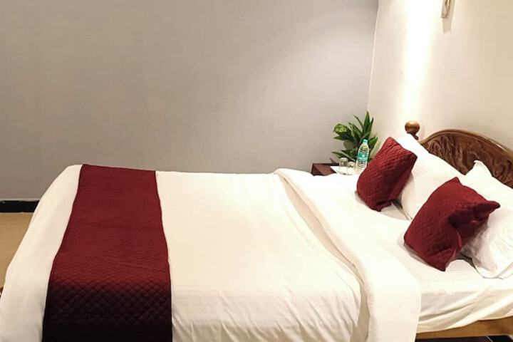 Room 12 of 18