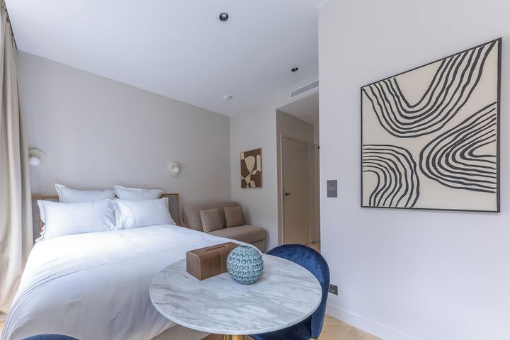 Room 32 of 158