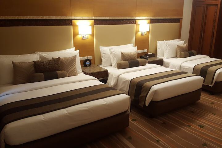 Room 14 of 128