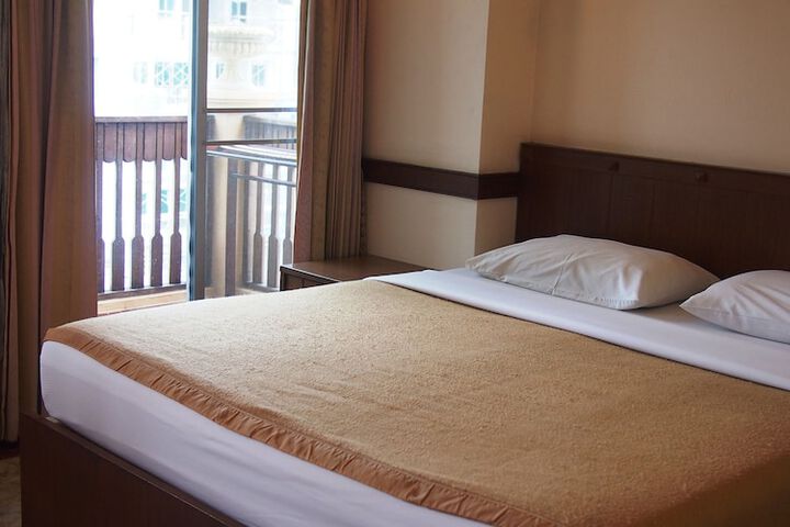 Room 6 of 20