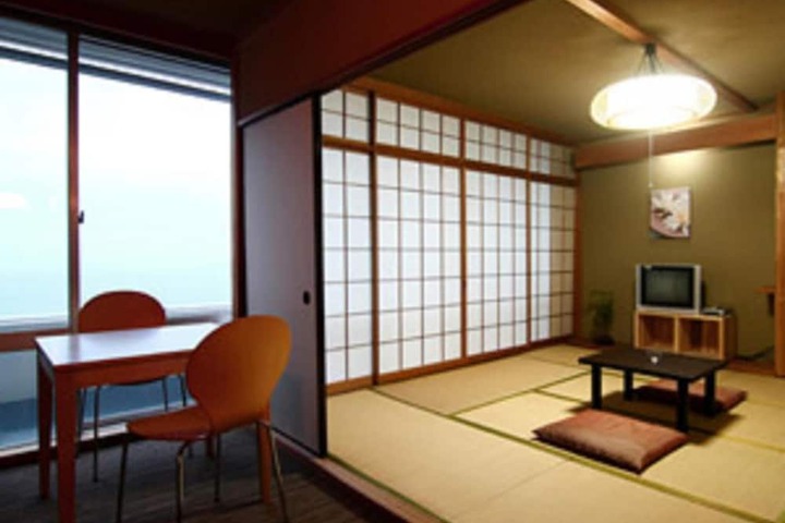 Room 16 of 50