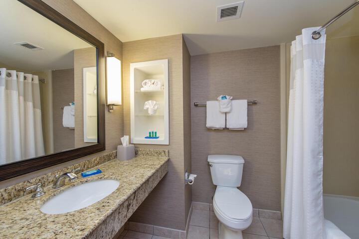 Suite King Size Bed (2 of 16)