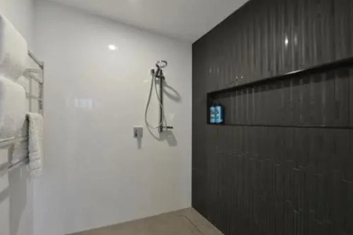 Room 2 of 25
