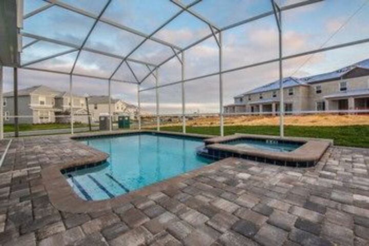 Pool 10 of 15