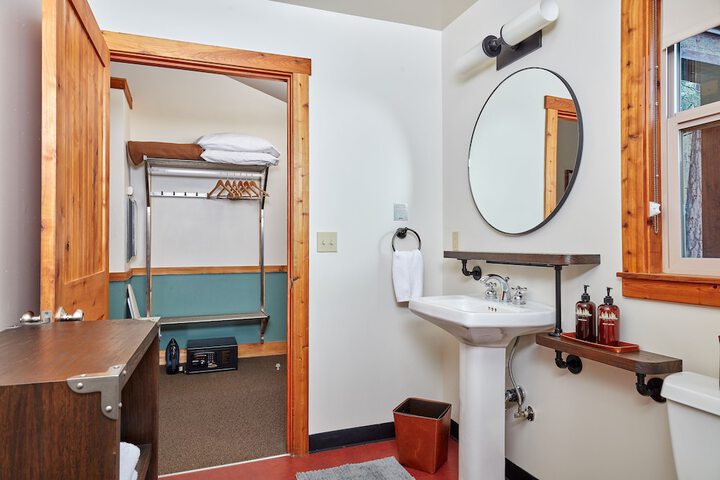 Room 65 of 192