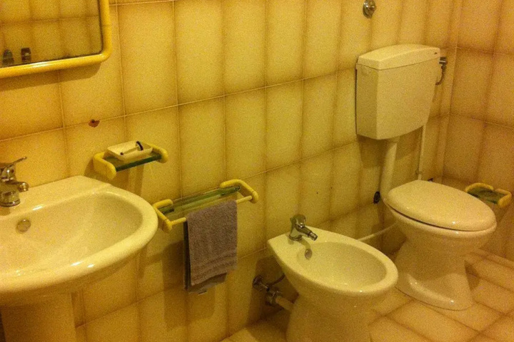 Room 8 of 11