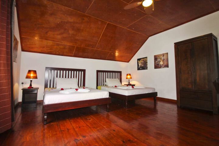 Room 16 of 40