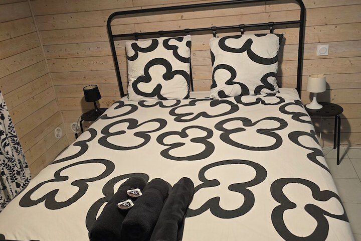 Room 4 of 35