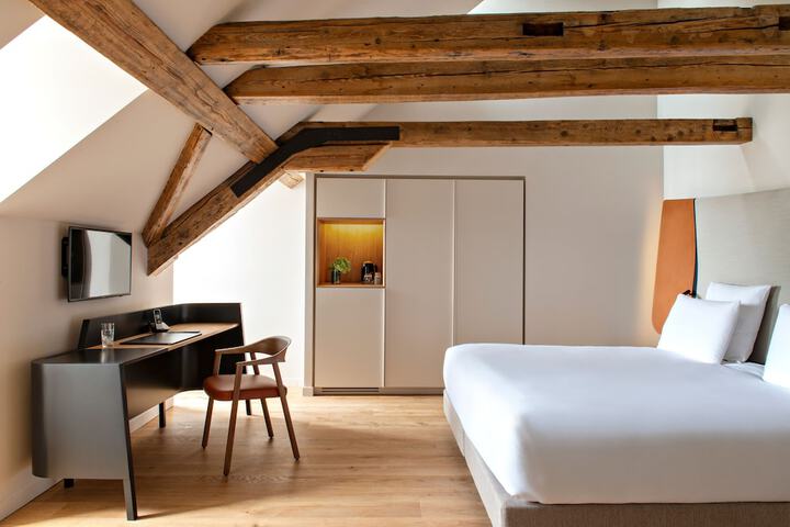 Room 22 of 60