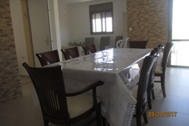 Room 5 of 8