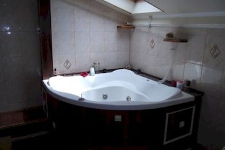 Hot Tub 97 of 146