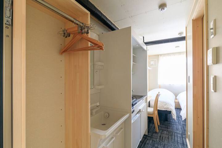Room 12 of 38