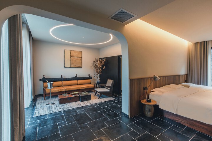 Room 13 of 115