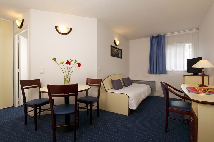 Room 13 of 18