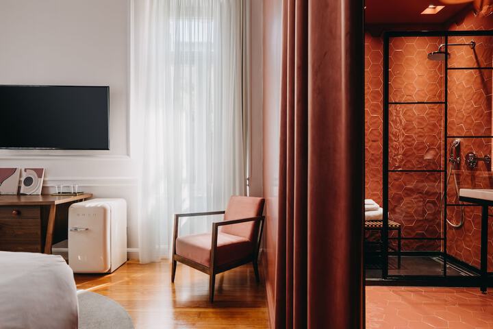 Room 32 of 110