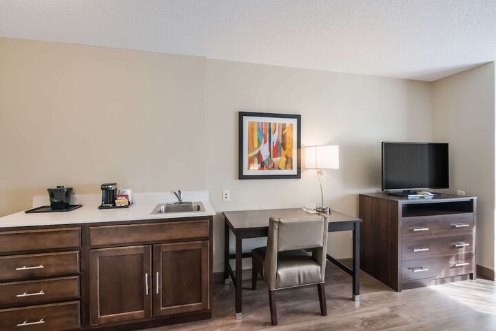 1 King Bed Suite (2 of 16)