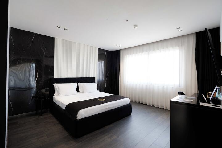 Room 38 of 123