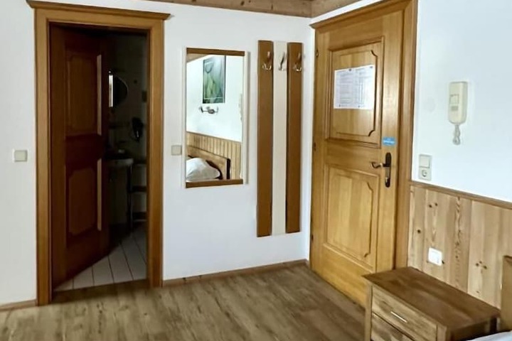 Room 6 of 51