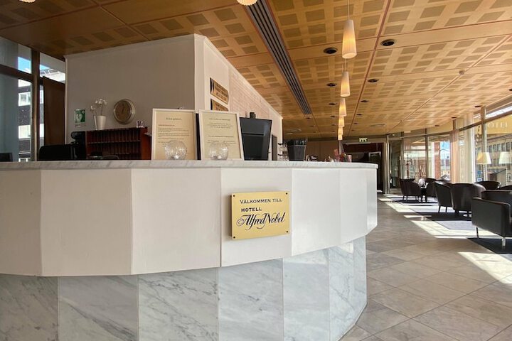 Check-in/check-out kiosk