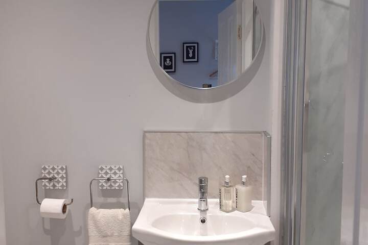 Room 15 of 28