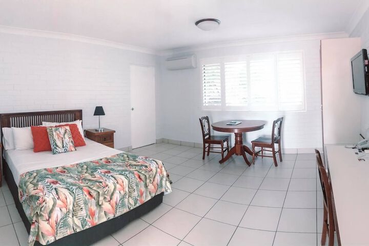 Room 5 of 94
