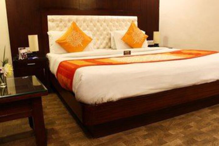 OYO Premium Spring Road Mussoorie