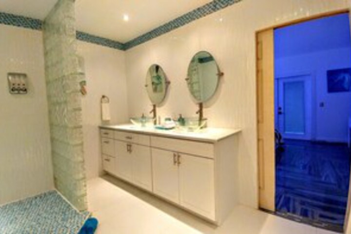Room 6 of 45