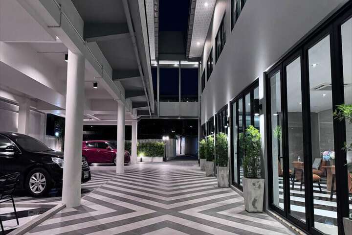 Hotel 43 of 44