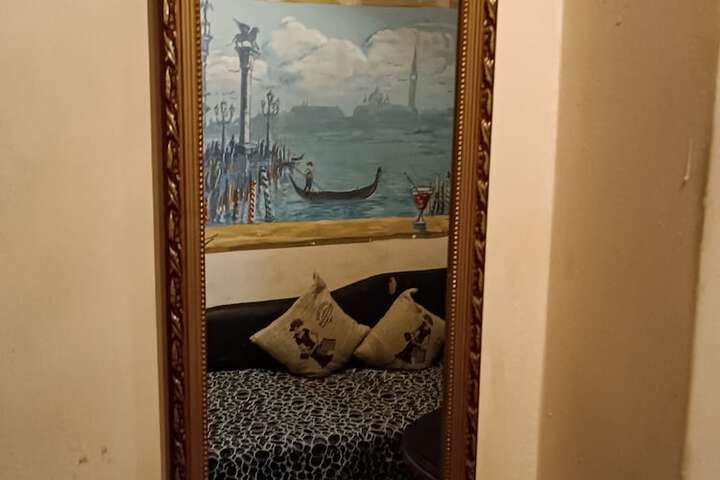 Room 13 of 42