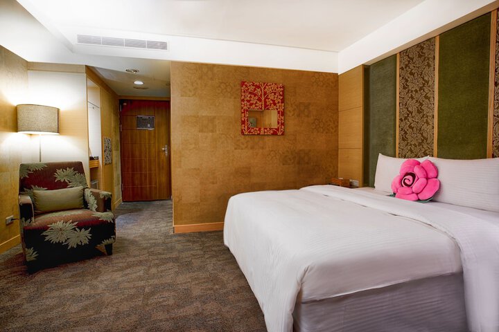 Room 17 of 38