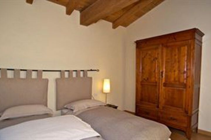 Room 11 of 25
