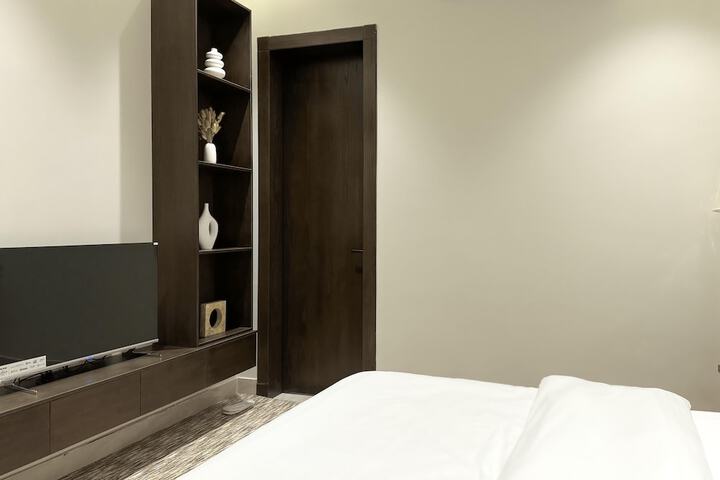 Room 12 of 32
