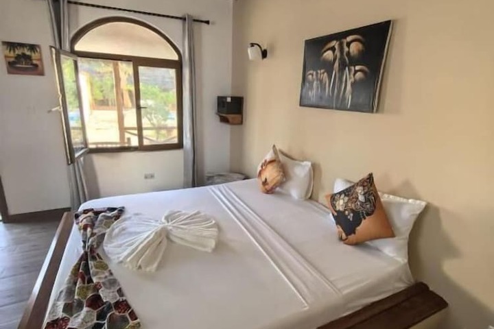 Room 9 of 90