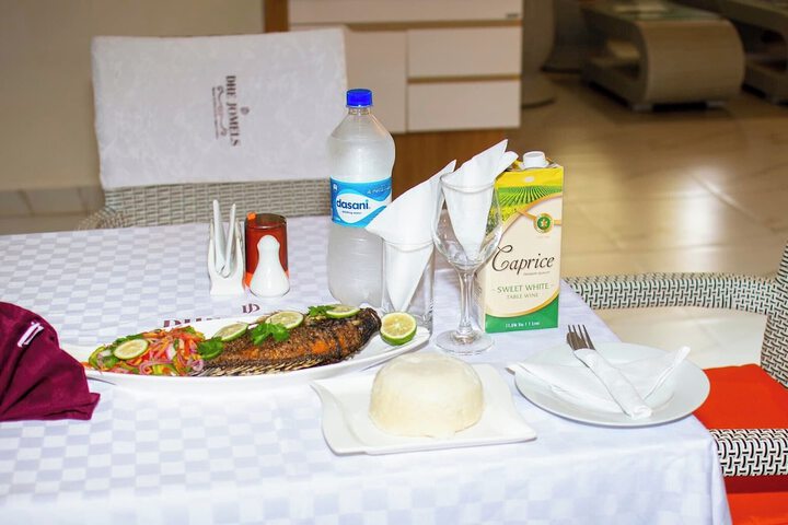 Dining 26 of 70