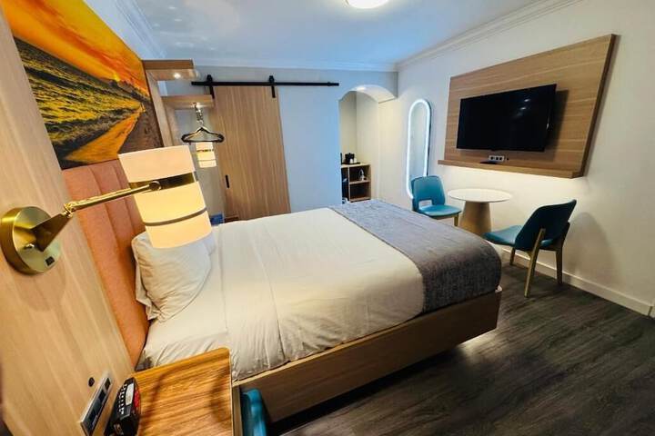 Room 17 of 27