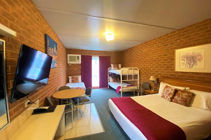 Room 22 of 40