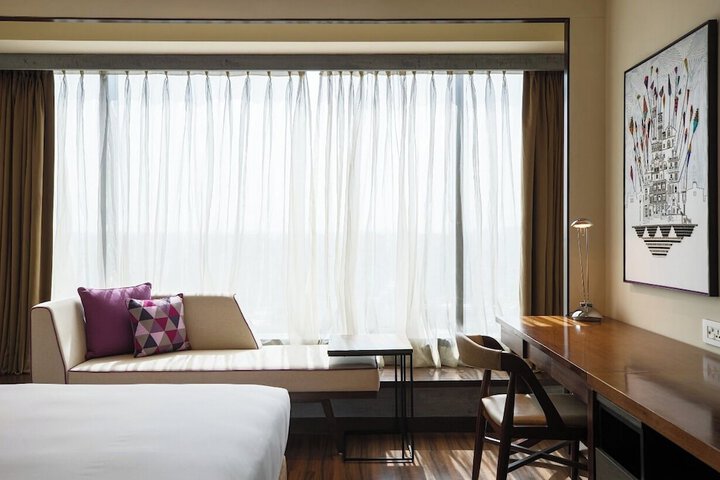 Room 8 of 77